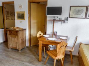 Apartment Les Jardins du Mont-Blanc-5 by Interhome