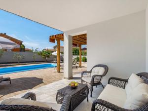Holiday Home Villa Mira by Interhome