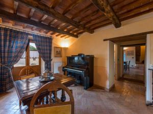 Holiday Home Casale Poggio Lupinaio by Interhome