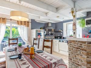 Maisons de vacances Holiday Home Ti Bonheur by Interhome : photos des chambres