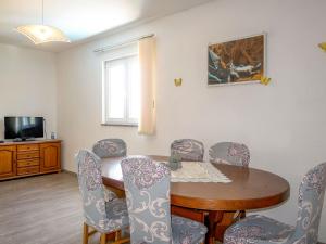 Holiday Home Golic by Interhome