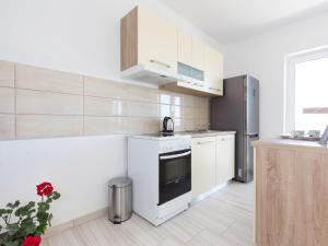 Apartment Suzana - SNJ138 by Interhome