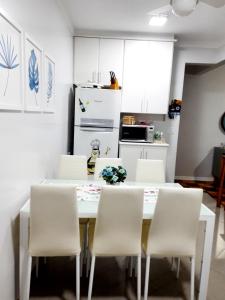 APTO CANTO DO FORTE check-in à partir das 10h ,e check- out até as 15h- 02 Quadras da praia- Estacionamento-WI-FI e Netflix