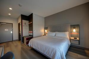 Standard King Room room in Avid hotels - Oklahoma City - Yukon an IHG Hotel