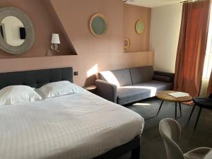 Hotels The Originals Boutique, Hotel La Colonne de Bronze, Saint-Valery-sur-Somme (Inter-Hotel) : photos des chambres