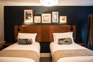 Standard Twin Room room in Innkeeper's Lodge Castleton Peak District