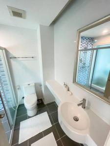 BEACHSIDE Studio in Neo Sea View Condo