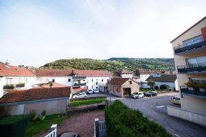 Maisons de vacances La COQUETTE ! MAISON au coeur de LA BRESSE avec Veranda barbecue GARAGE baby-foot et Barre de son : photos des chambres