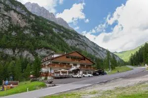 Hotel & Ristorante Baita Dovich - 马尔加·希亚佩拉