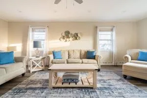 Spacious beach home ready for Family Memories! - Williams