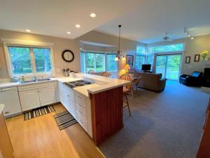 FV50 Pet friendly single level home in Bretton Woods walk to golf course and Mt Washington Hotel