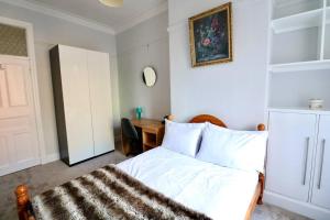 Two Bed Holiday Home in Glasgow
