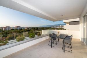 Apartments & Rooms Pool Villas Maris B