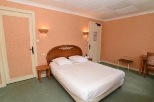 Hotels Logis Hotel du Commerce : photos des chambres