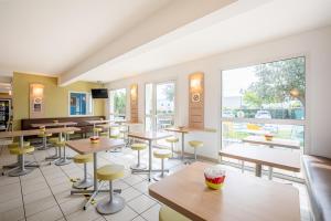 Hotels ibis budget Carcassonne Aeroport - A61 : photos des chambres