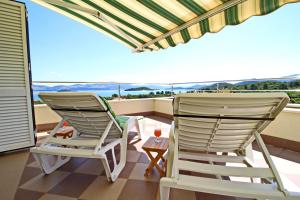Two-Bedroom Apartment with Balcony and Sea View room in Apartments Gusti