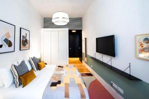 Brand New & Spacious 2BDR Apartment by LovelyStay