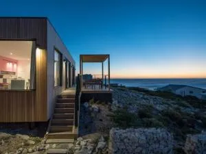 Whale and Gin Spotter - De Kelders