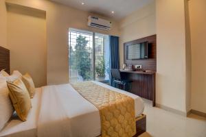 Hotel Malad Inn opposite Malad Railway Station