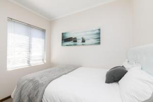 2Bedroom apartment in a secure golf estate.WIFI