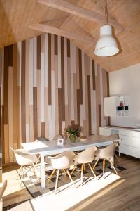 MĖLYNOJO KARPIO PIRTIES NAMAS