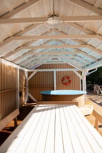 MĖLYNOJO KARPIO PIRTIES NAMAS