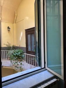 Single Room with Private Bathroom room in Residence Appartamenti Santa Teresa a Chiaia