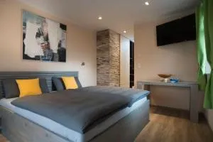 OMAS-STUBB-das-Komfort-DZ-mit-Balkon-im-Herrenhaus - Lengfurt