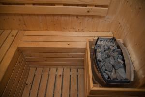 V20 Boutique Jacuzzi Hotel