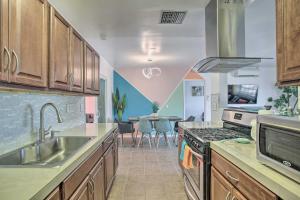 Chic Palm Springs Home with Patio, Grill and Yard