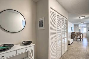 Jupiter Bay Condo with Pool Less Than Half Mile to Beach!