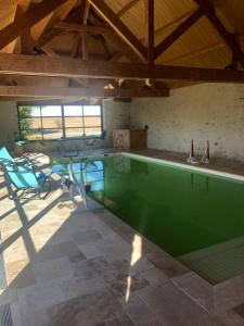 Maisons de vacances MAISON DE VACANCES AVEC PISCINE INTERIEURE - Le Grand Champagne : photos des chambres
