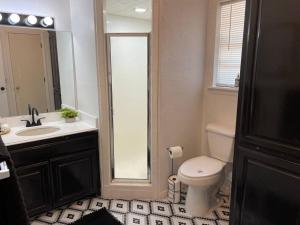 Shiloh House 3-bed, 2 bath, living room, garage