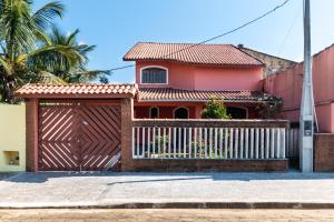 Itanhaém Casa ampla com piscina e churrasqueira a 300m da praia