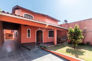 Itanhaém Casa ampla com piscina e churrasqueira a 300m da praia