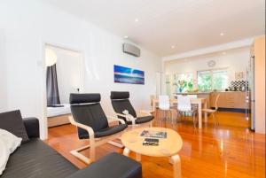 Sunny Home - near West End Cafe's, South Bank & City - Holiday homes, Brisbane