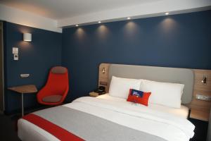 Standard Room with Free Breakfast room in Holiday Inn Express Zürich Airport an IHG Hotel