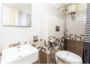 BluO 1BR Hitech City - Bathtub, Balcony, Gym