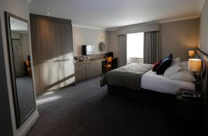 Executive Suite room in Seagoe Hotel