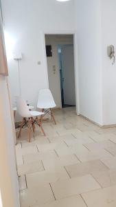 Orange Apartment - Athens Center, 3 BD, 1.5 BATH