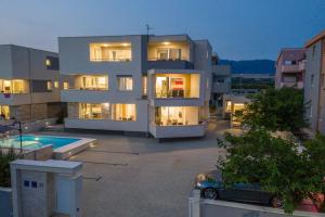 Apartments & Rooms Danivan Pool Villas B 
