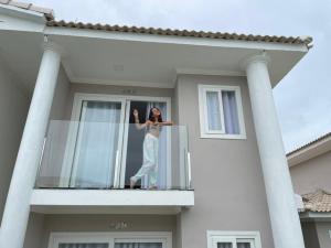 Apartamento em Arraial D`Ajuda com Piscina Sauna Academia