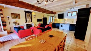 Maisons de vacances 4 bedroom holiday home with private pool and garden : photos des chambres