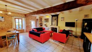 Maisons de vacances 4 bedroom holiday home with private pool and garden : photos des chambres