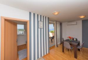 Apartment Sea View in Makarska, free parking