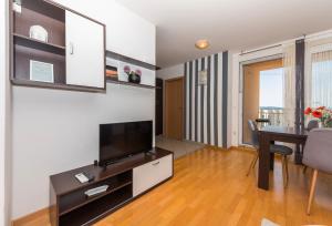 Apartment Sea View in Makarska, free parking