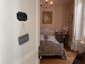 Maisons d'hotes Chateau de Breuil en Beaujolais : Chambre Double ou Lits Jumeaux - Non remboursable