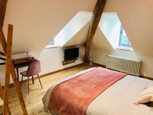 Maisons d'hotes Les Chambres de La Varenne : Chambre Double avec Salle de Bains Privative