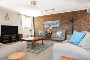 5 bedroom Traditional Fishermans old Gem w panoramic views, Bloubergstrand, Cape Town