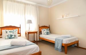 5 bedroom Traditional Fishermans old Gem w panoramic views, Bloubergstrand, Cape Town